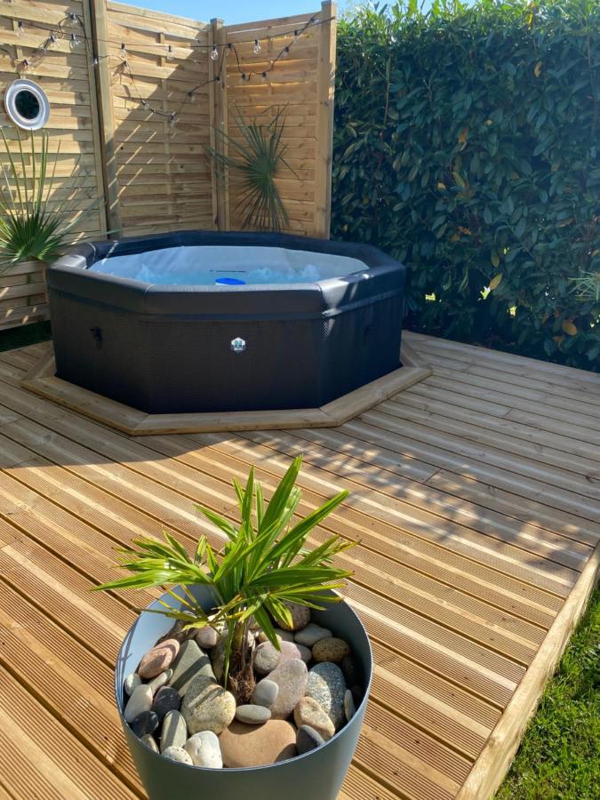 Вилла Tiny Et Jacuzzi Charente Maritime Plassay Экстерьер фото